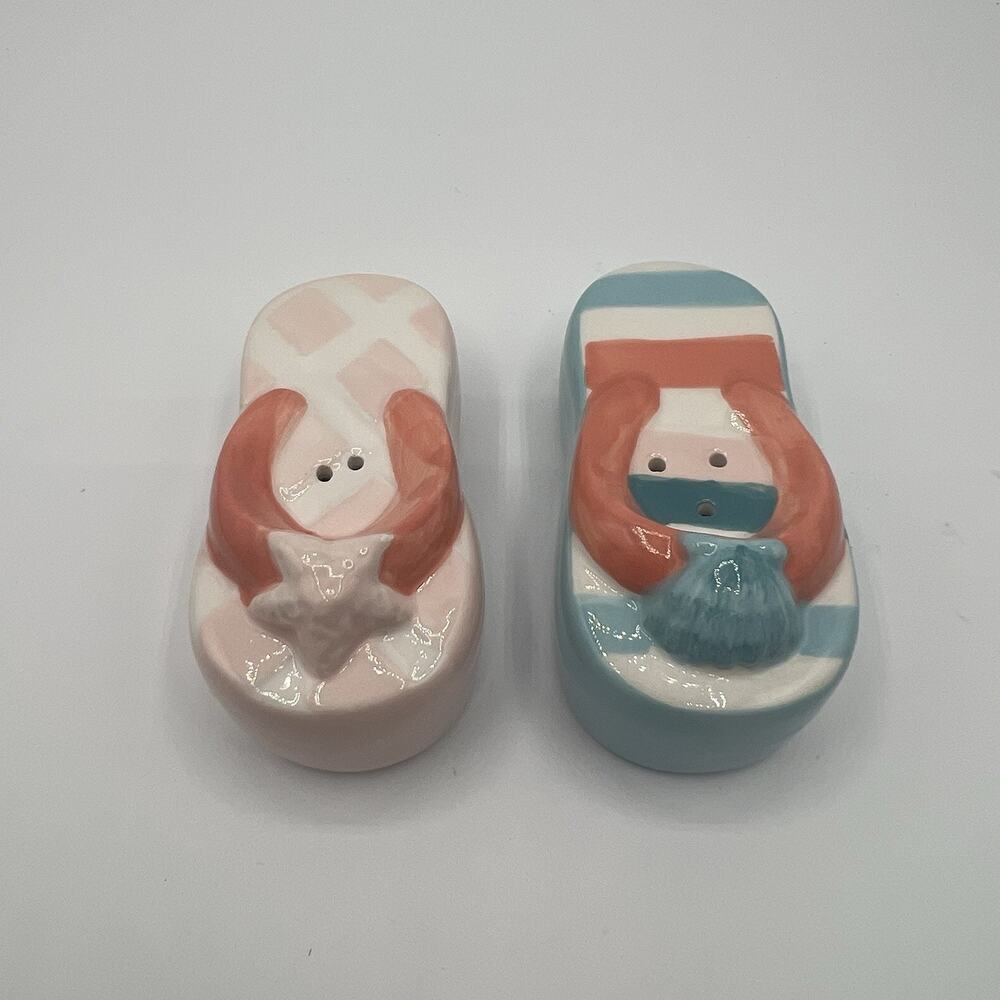 Cracker Barrel Exclusive Ceramic Flip Flop Salt & Pepper Shakers Beach Starfish